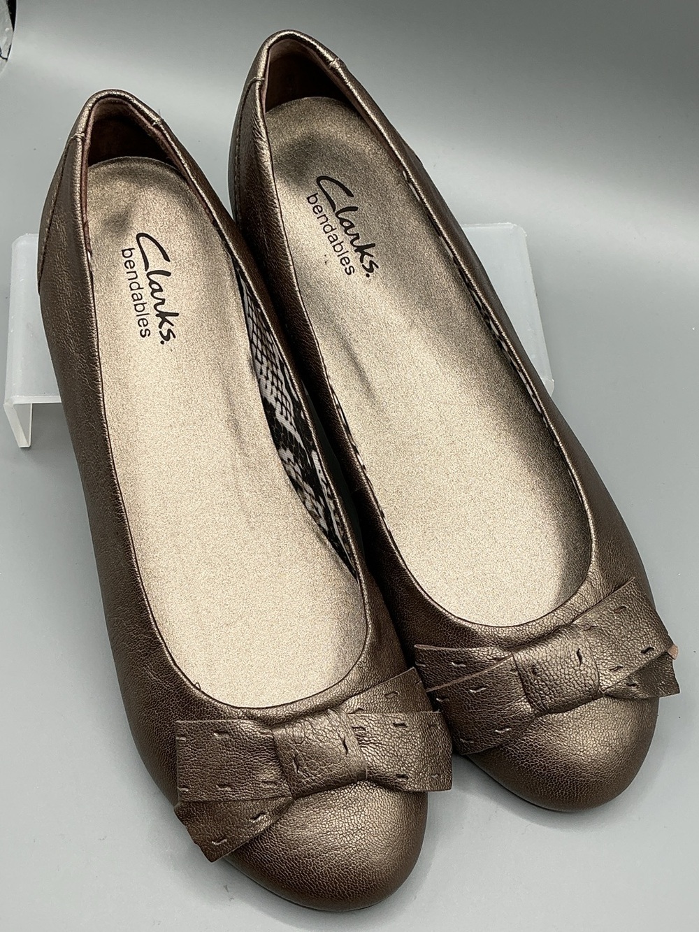 Clarks Bendables women's ballet flats,metallic copper, round toe decorative, 8.5